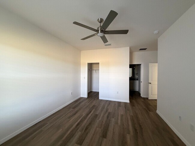 Foto del edificio - 16075 Badalona Dr