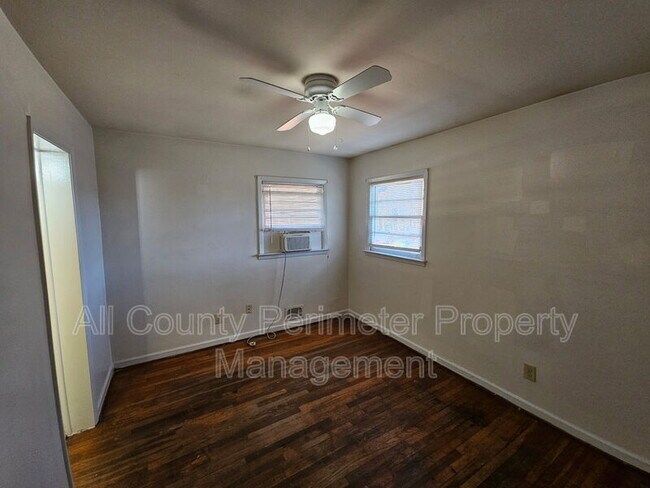 Building Photo - 504 Past St