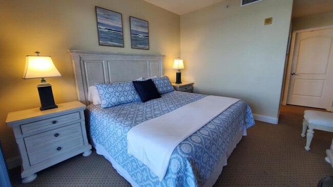 Building Photo - 13427 Blue Heron Beach Dr