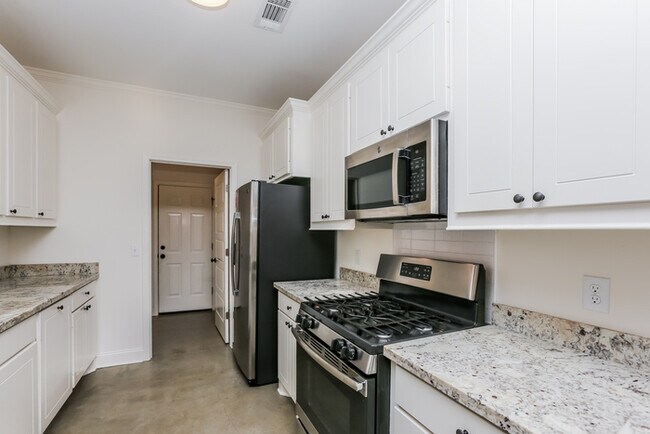 Foto del edificio - 170 Harvey Cir