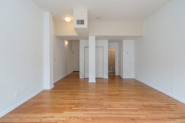 Loft studio - 341 Monmouth St