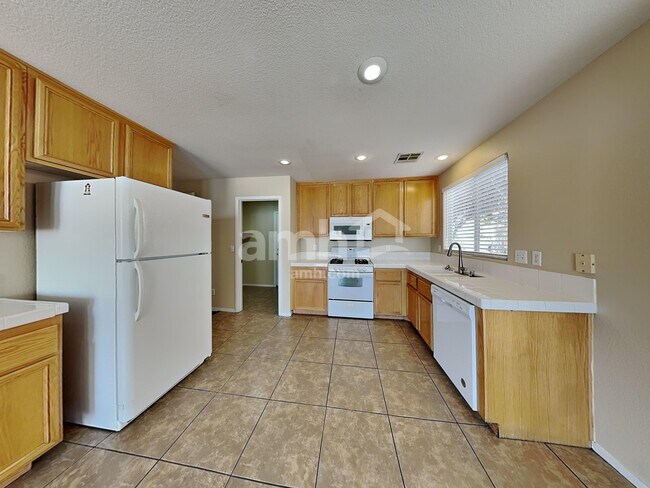 Foto del edificio - 8628 Hidden Pines Ave