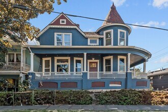Building Photo - 1009 SE 31st Ave