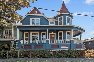 Building Photo - 1009 SE 31st Ave