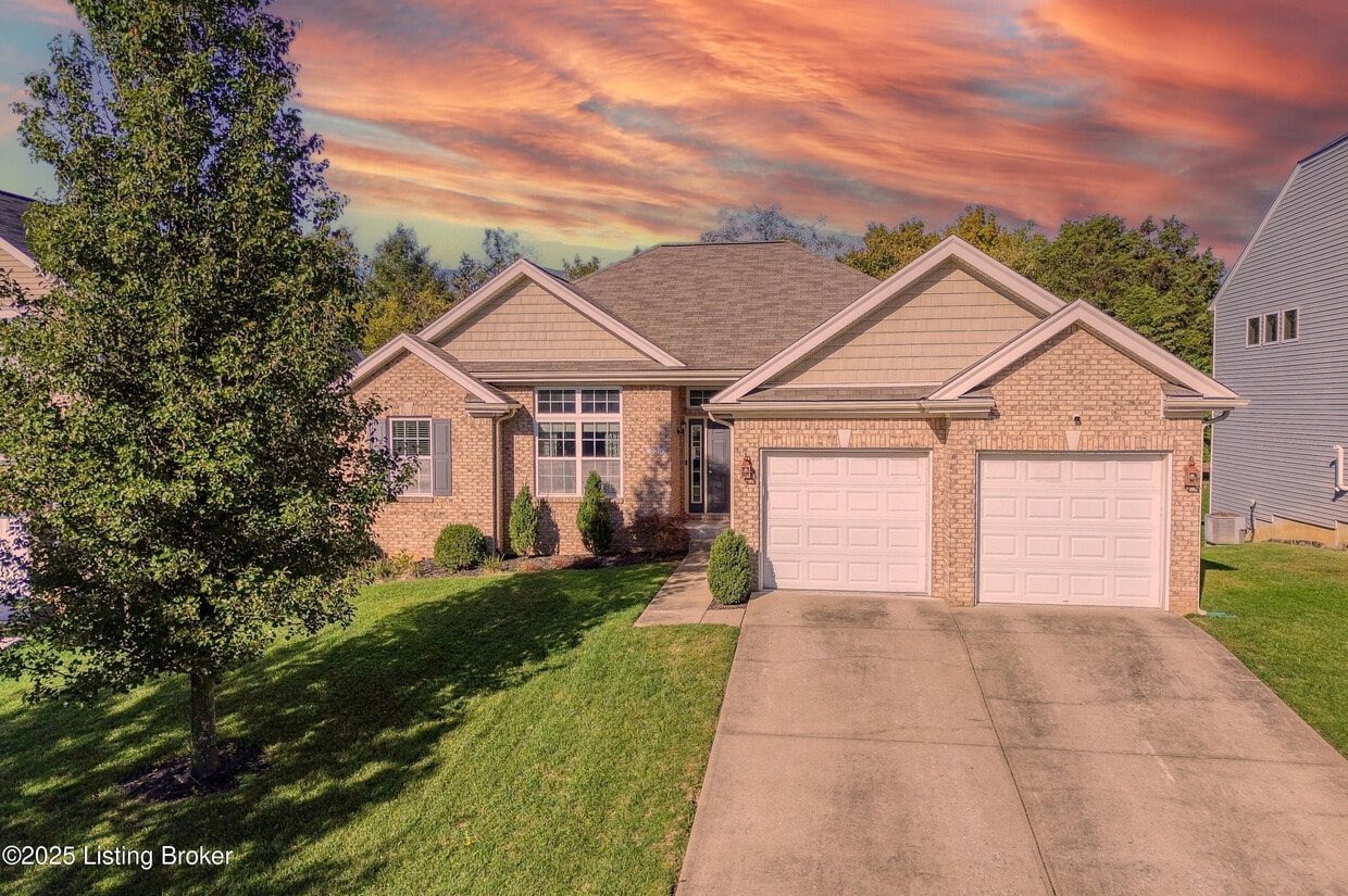 Primary Photo - 220 Rockcrest Way