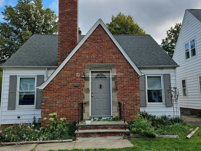 Building Photo - 61 Sunnycliff Dr