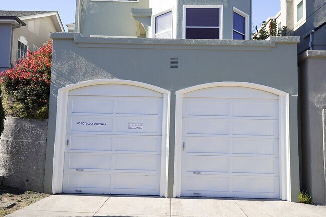 Foto del edificio - 1925 Charming Oakland Duplex!