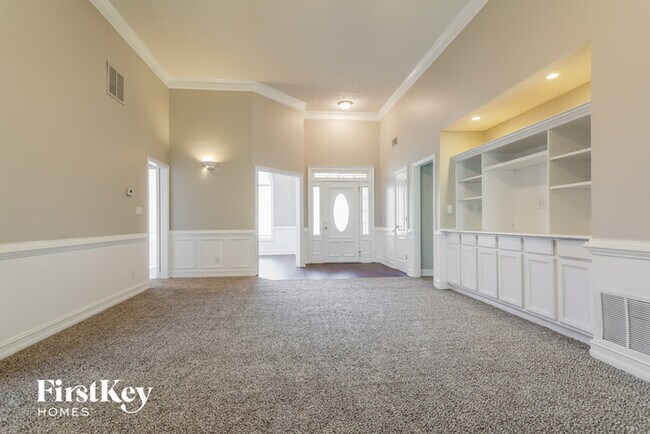Building Photo - 715 Roland Manor Dr
