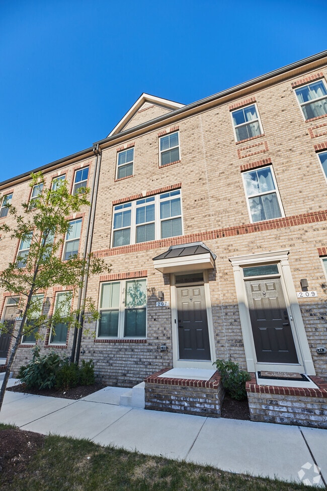 Building Photo - 207 S Newkirk St