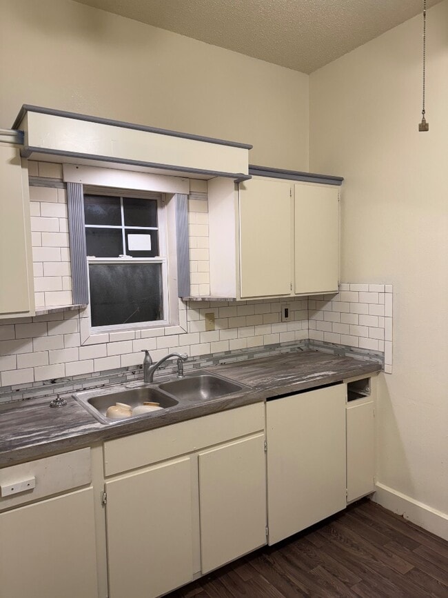 Foto del edificio - 1460 N Edward St