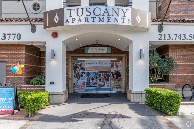 ENTRADA PRINCIPAL - Tuscany Apartments Student Living