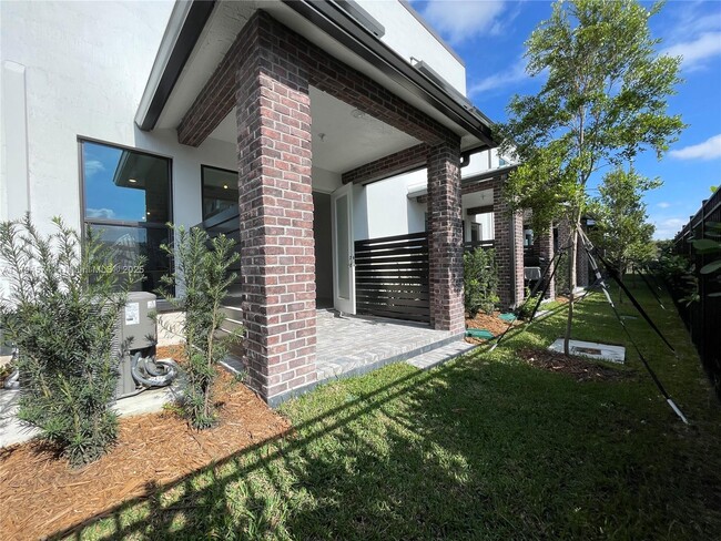 Foto del edificio - 8366 NW 7th Ct