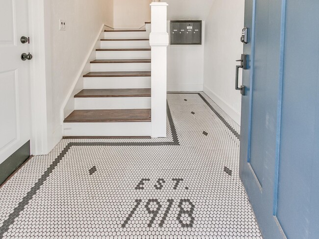 Front entry - 2409 N Robinson Ave