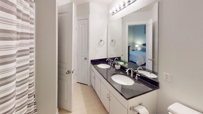 Building Photo - Dilworth Townhome For Rent