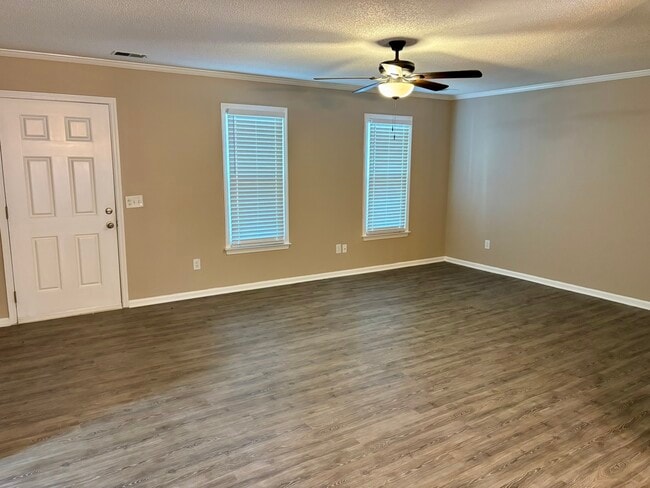 Foto del edificio - 548 Kenton Dr