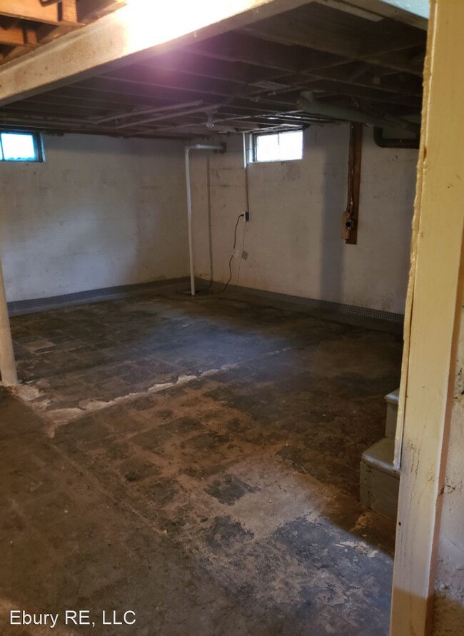 Building Photo - 875 East Dr