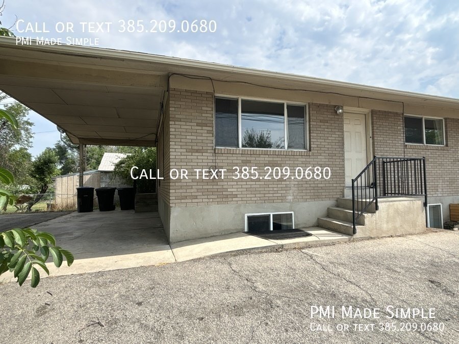 Primary Photo - Large 4BR duplex with spacious yard in gre...