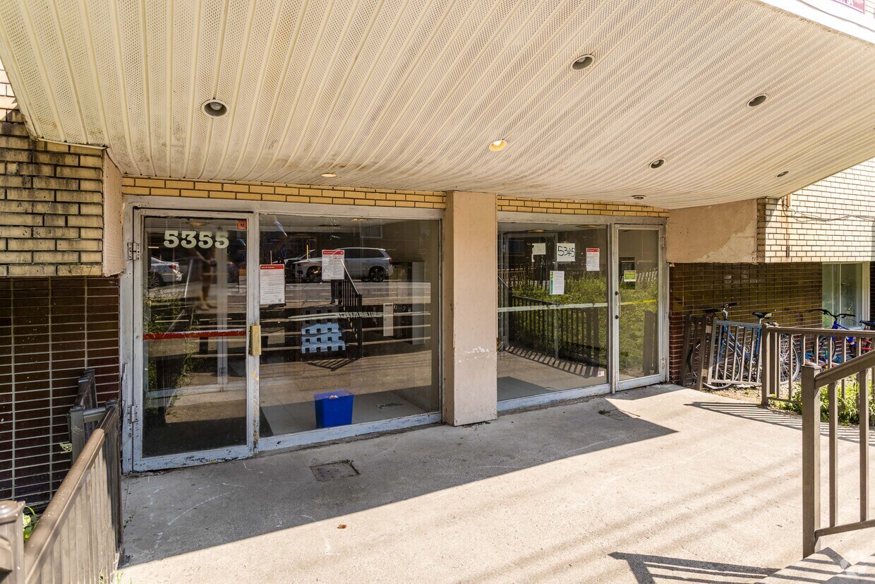 Building Photo - 5345 Av Walkley