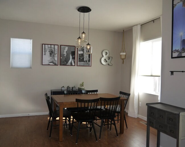 Foto del edificio - 9733 Dunning Cir