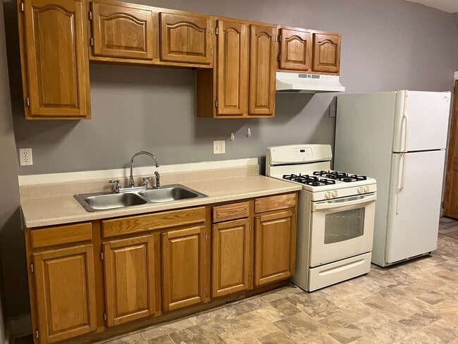 Building Photo - 2 Bedroom Townhouse for Rent