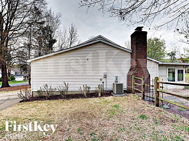 Foto del edificio - 1940 Winsted Ct