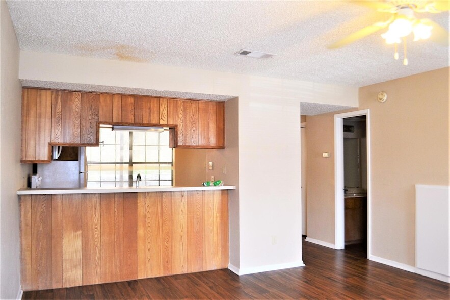 Primary Photo - 1251 Dallas Drive