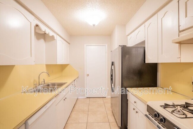 Foto del edificio - 6119 S Troost Ave