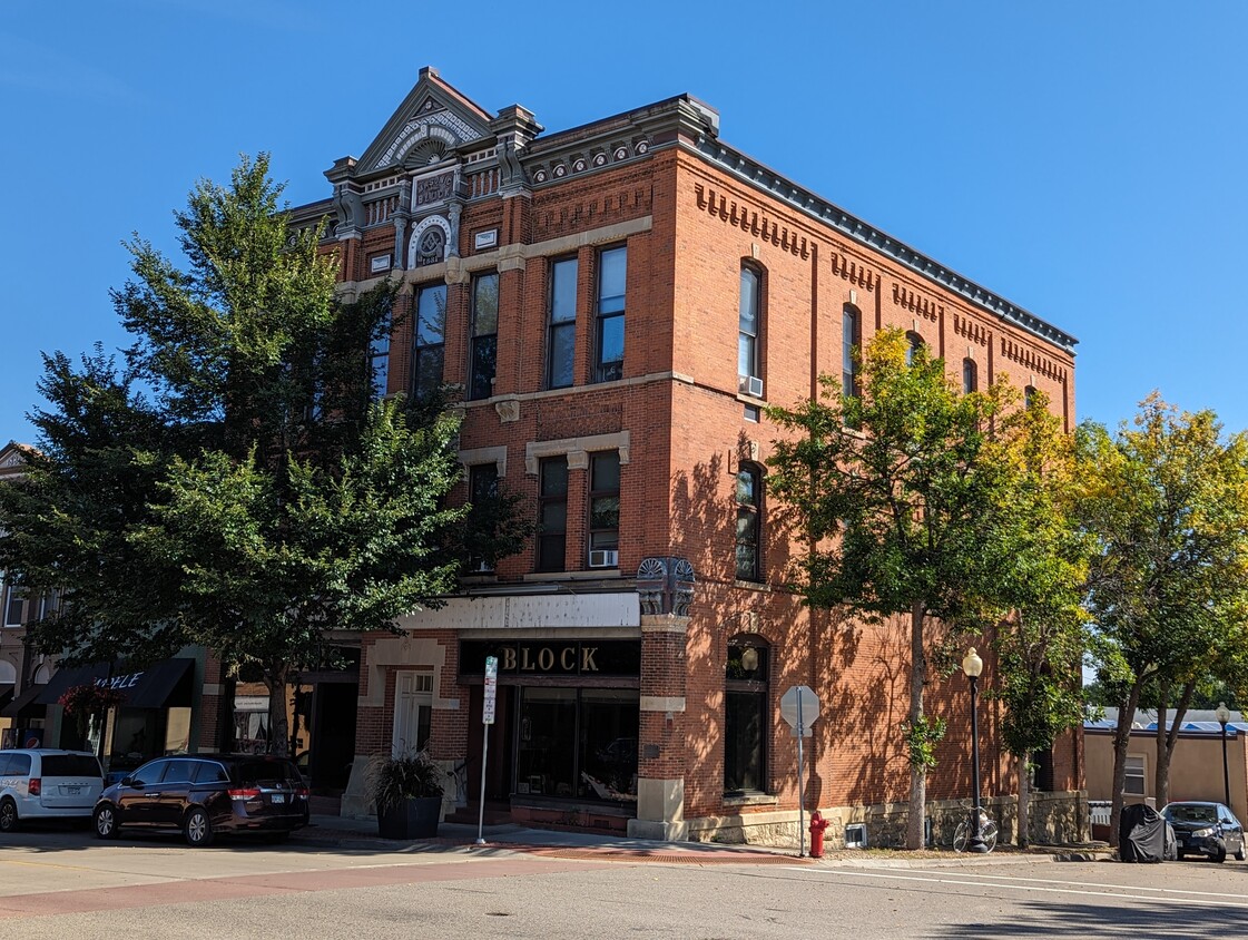 Masonic Block building - 203 3rd St E