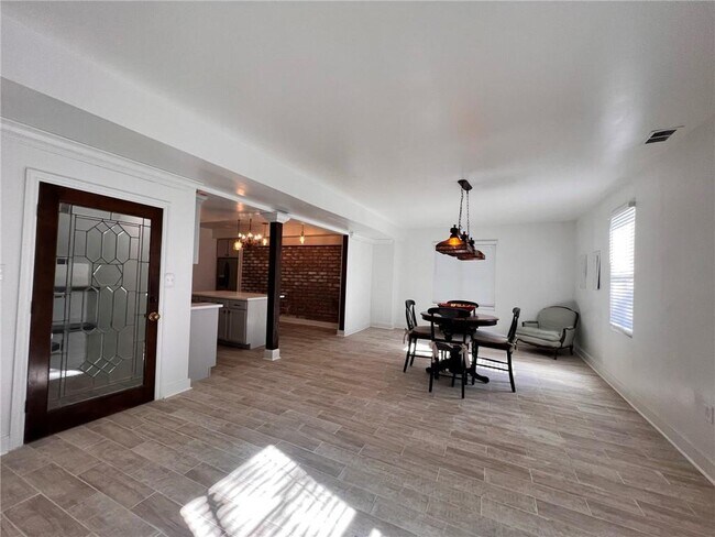 Building Photo - 3725 Gromwell Dr