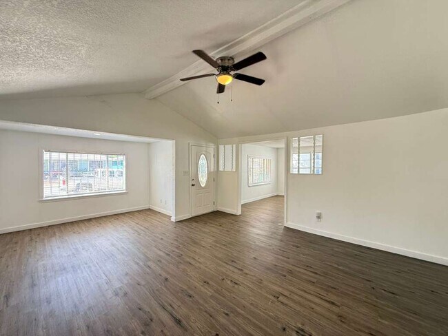 Building Photo - 206 Southlawn Ave