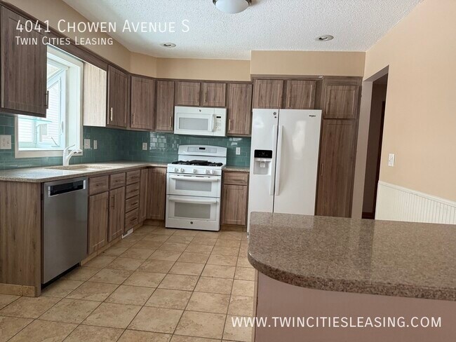 Foto del edificio - 4041 Chowen Ave S