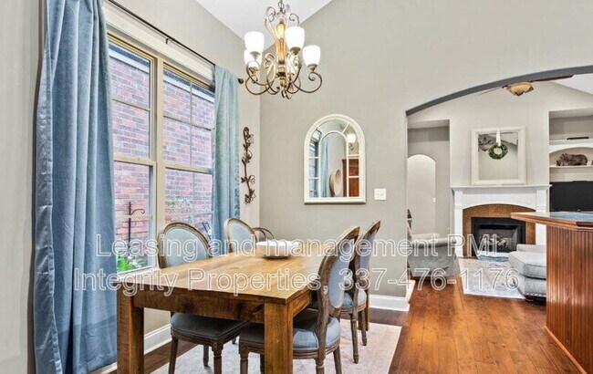 Foto del edificio - 303 Chimney Rock Blvd