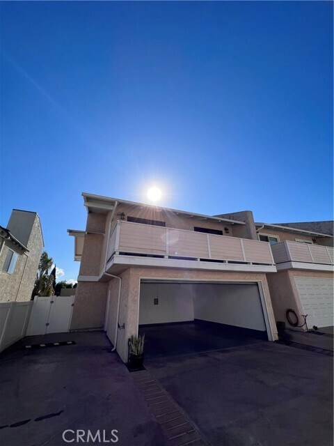 Foto principal - 2300 Carnegie Ln