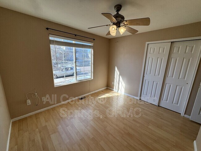 Foto del edificio - 1305 Lords Hill Dr
