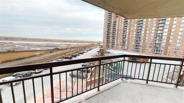 Foto del edificio - 408 Harmon Cove Tower