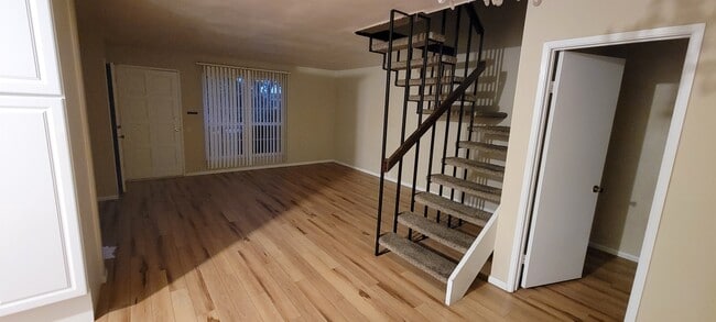 Building Photo - 9604 Caminito del Feliz