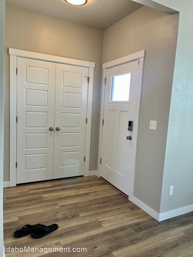 Building Photo - 3 br, 2.5 bath House - 286 S Fritts Avenue