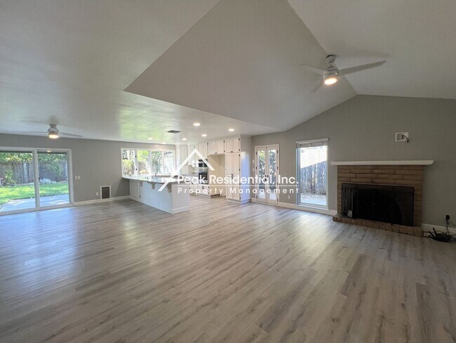 Building Photo - Wonderful 3bd/2ba Sacramento Home with Gar...