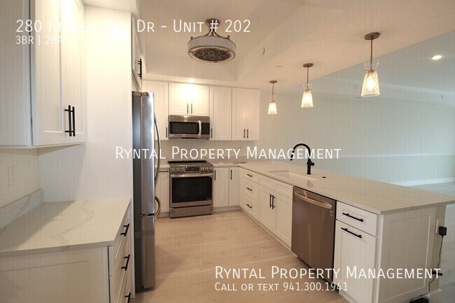 Foto del edificio - 280 Hidden Bay Dr