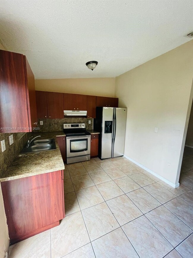 Building Photo - 28120 SW 141st Pl