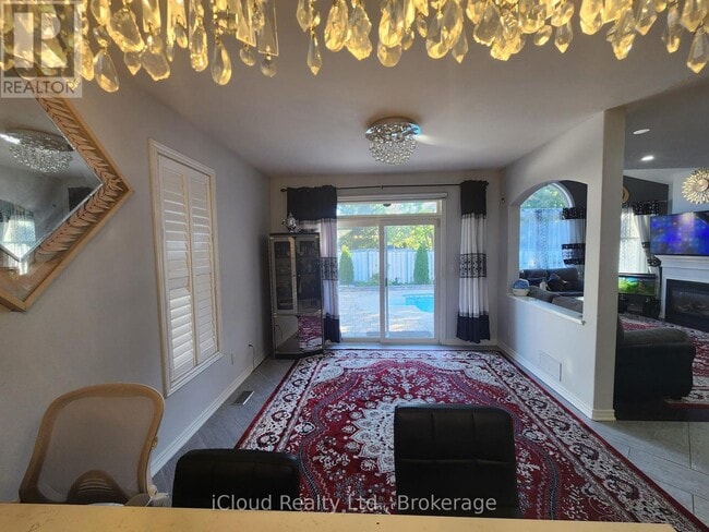 Building Photo - 271 Ryerson Crescent