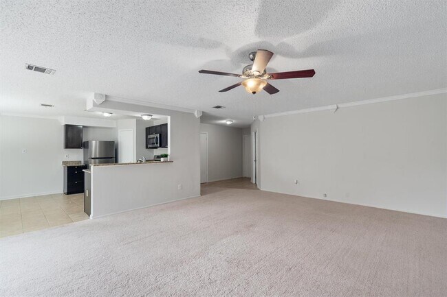 Building Photo - 2204 Silver Spur Dr