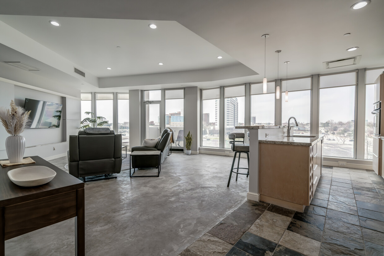 Foto principal - 5900 Mosteller Dr
