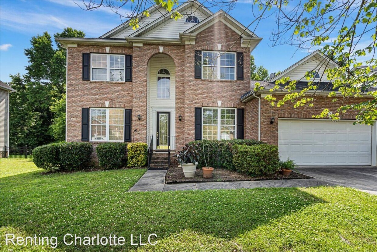 5 br, 3 bath House 15114 Bridle Trace Ln House Rental in Pineville, NC