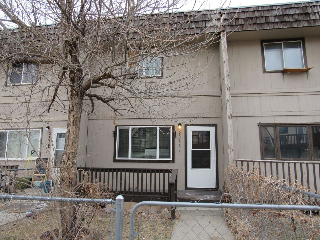 Primary Photo - Centrally Located, 2 Bedroom Townhouse w/G...