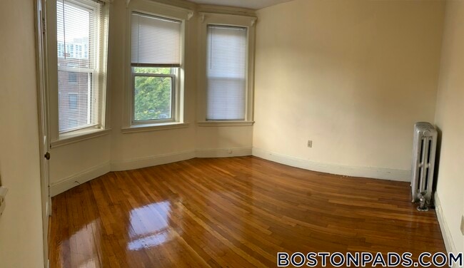 Building Photo - 117 Park Dr