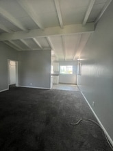Building Photo - 1102 W Broadway