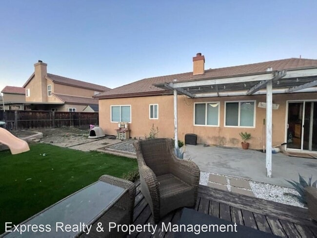 Building Photo - 3 br, 2 bath House - 743 Sweet Clover Loop