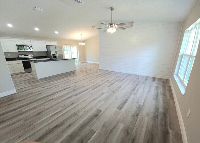 Foto del edificio - 944 W Anderson Ln