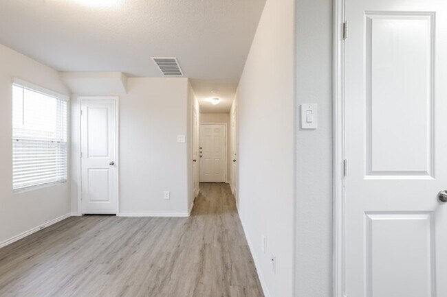 Building Photo - 2650 Bouvardia Wy